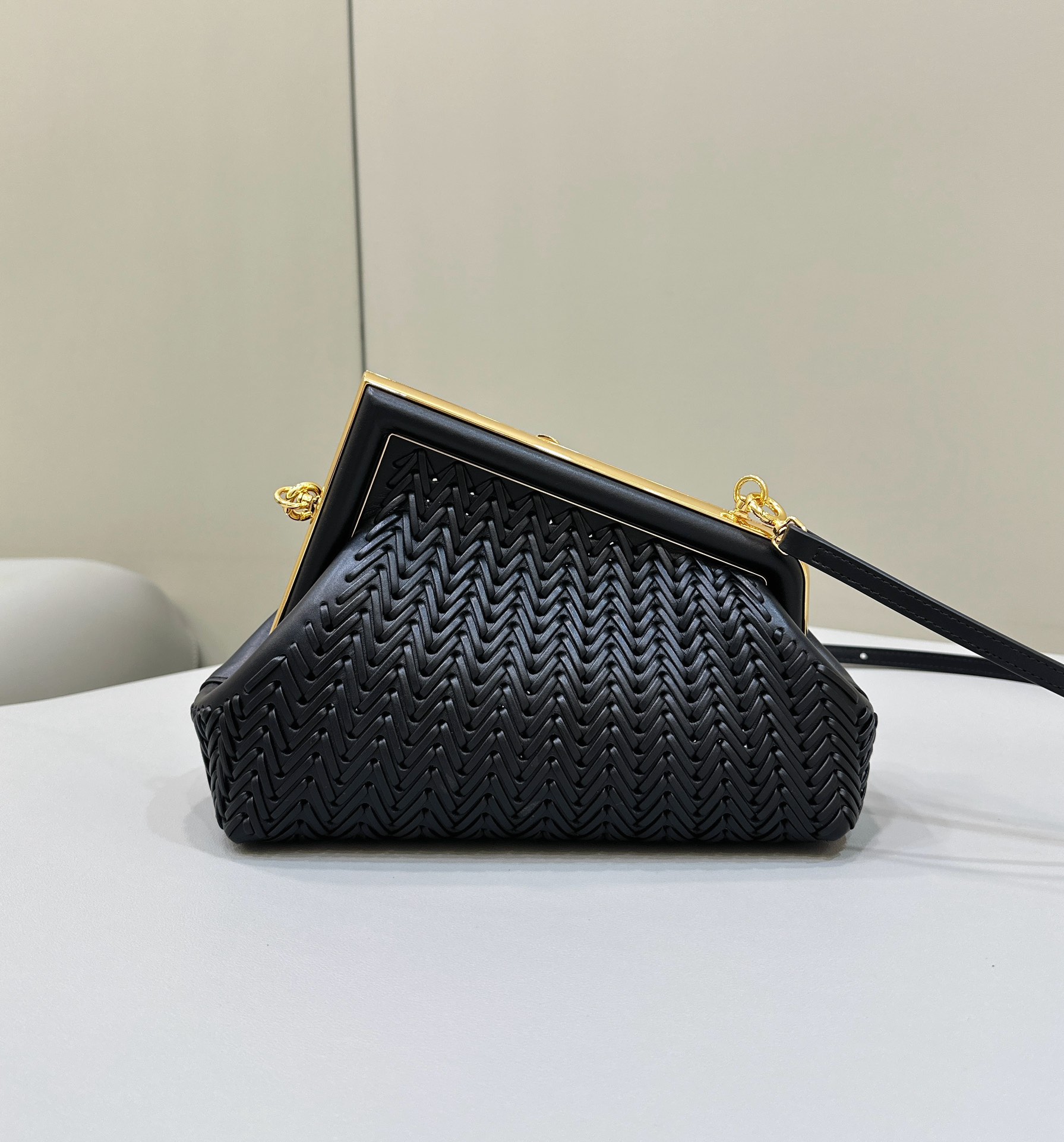 Bagsaaa F**di First Woven - 26*9.5*18cm