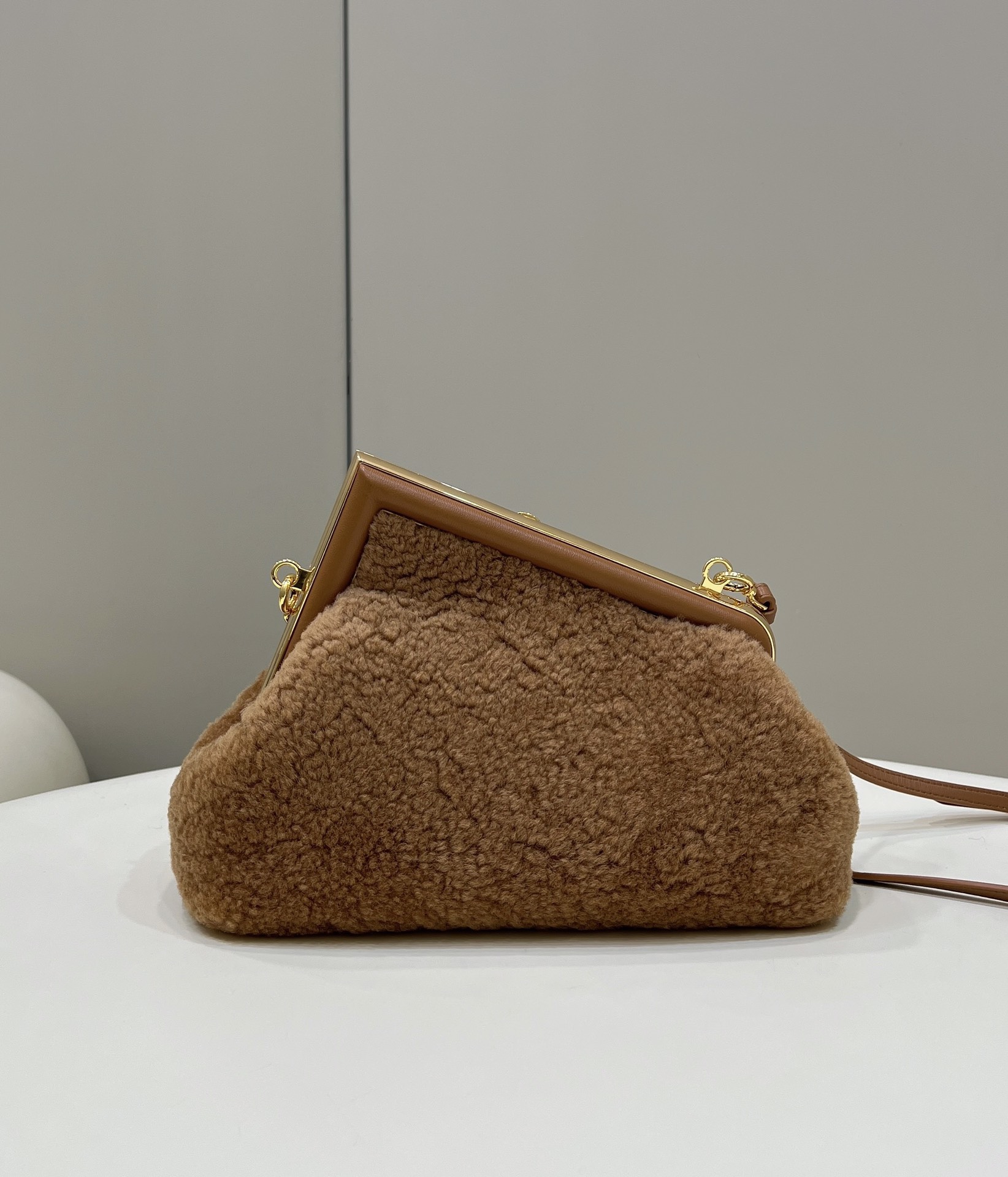 Bagsaaa F**di First Dark Brown Shearling Bag - 26*9.5*18cm