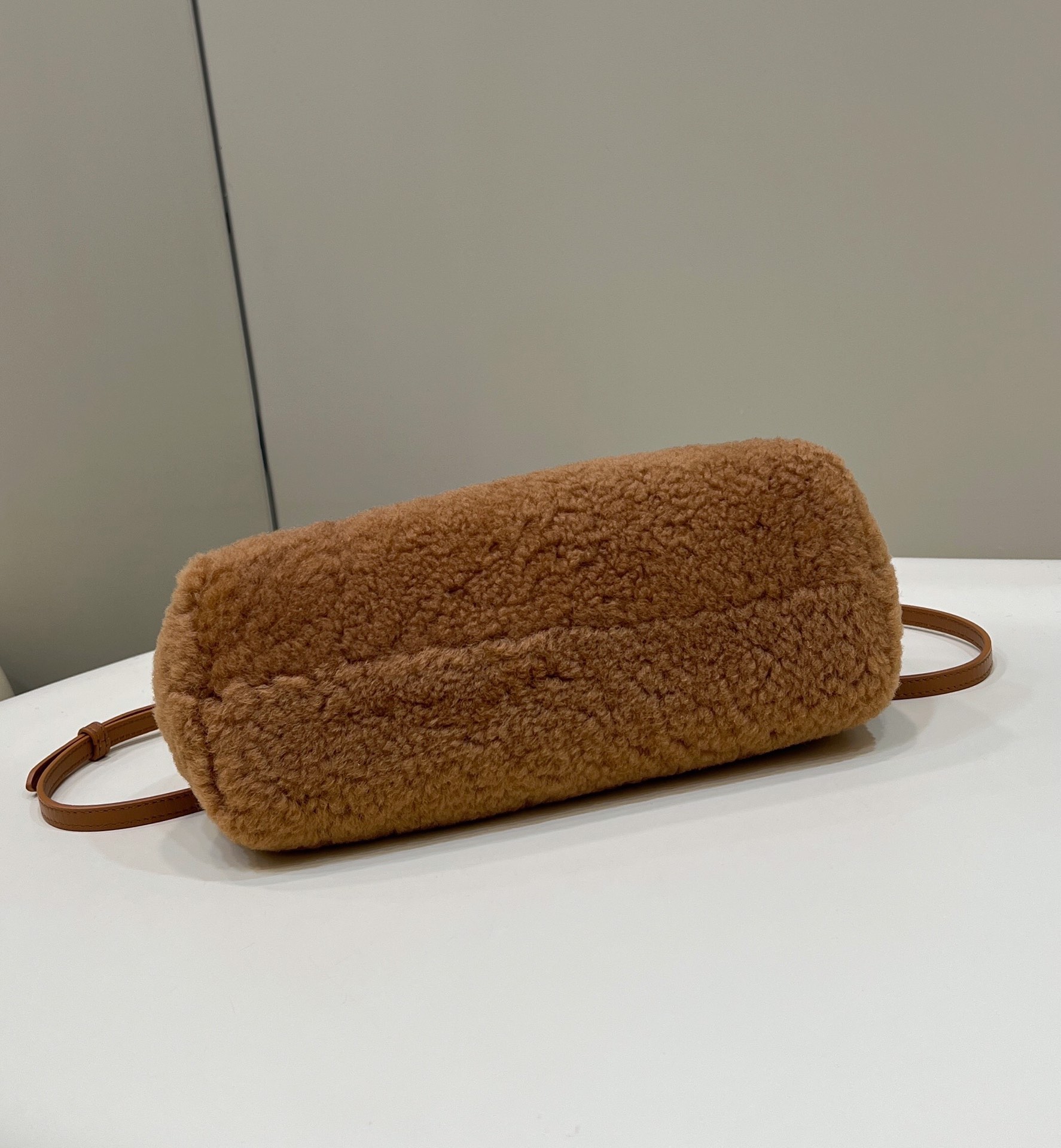Bagsaaa F**di First Dark Brown Shearling Bag - 26*9.5*18cm