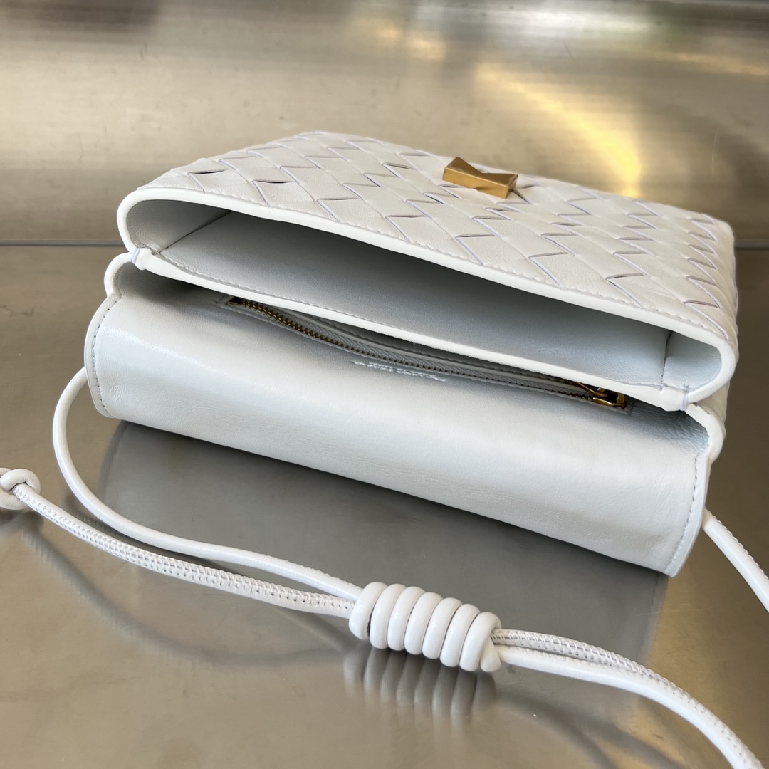 Bagsaaa B0tt*ga Ven*ta Mini Leather Intrecciato Cross-Body Bag White - 19*15*6cm