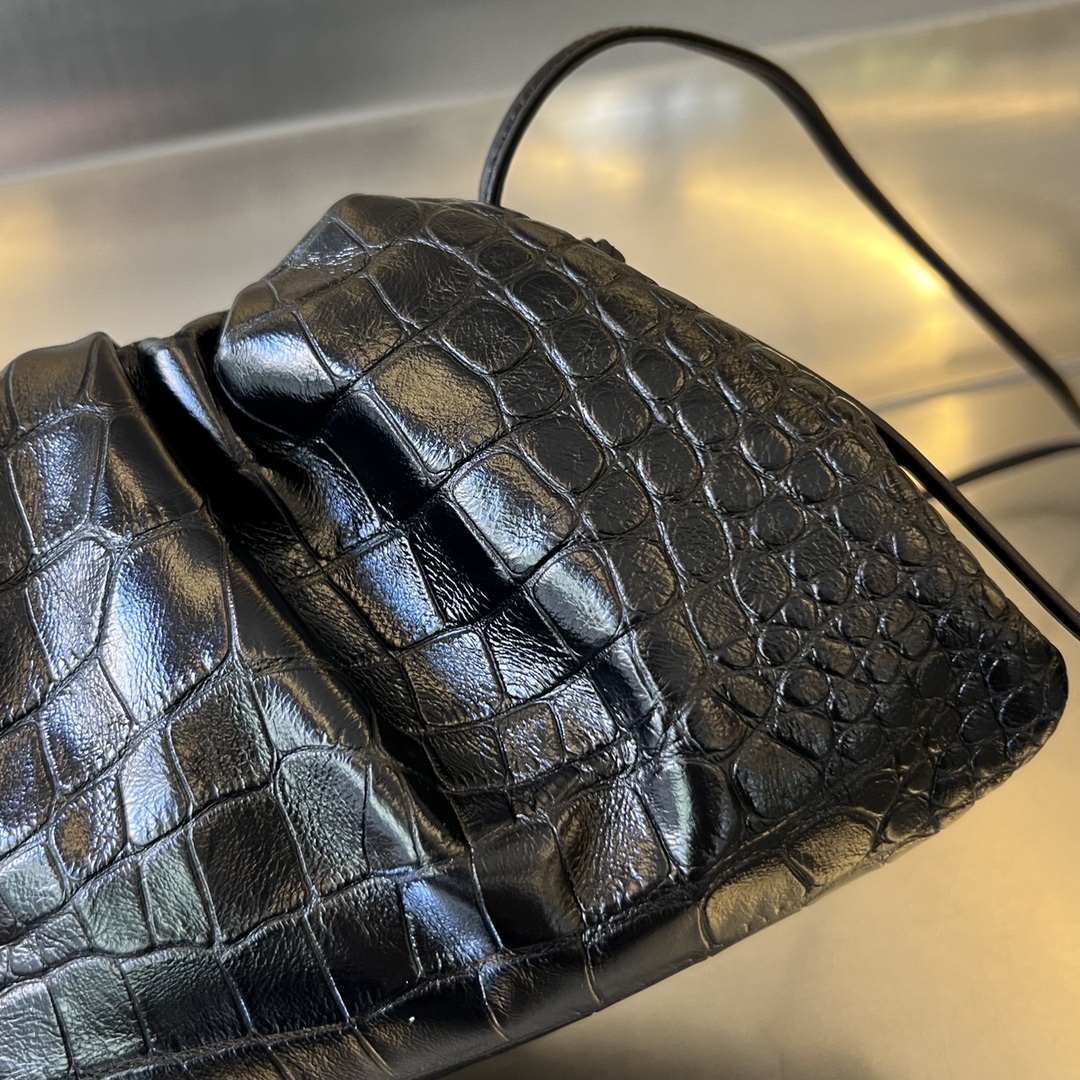 Bagsaaa B0tt*ga Ven*ta Mini Pouch Black Crocodile Leather -22*13*5cm