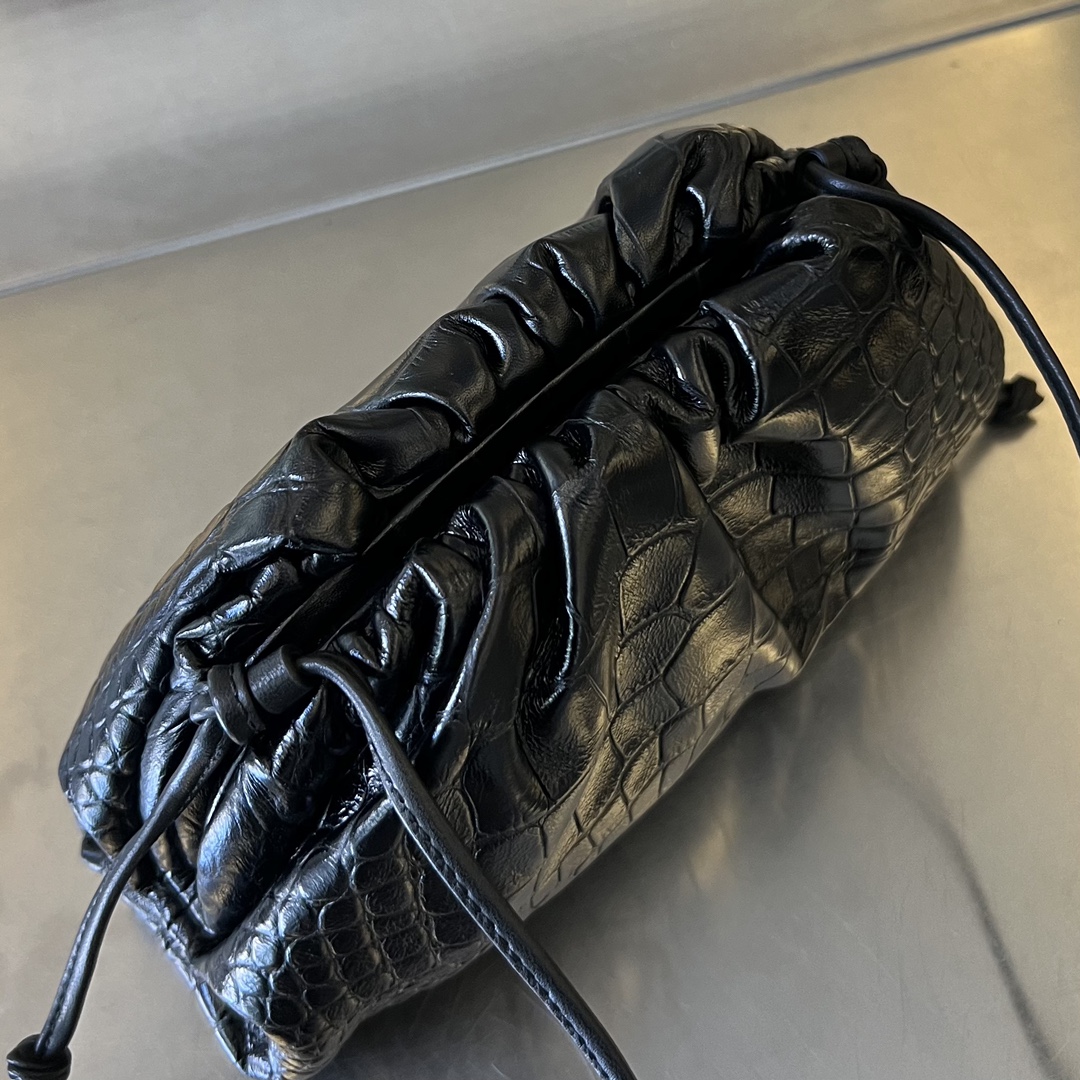 Bagsaaa B0tt*ga Ven*ta Mini Pouch Black Crocodile Leather -22*13*5cm