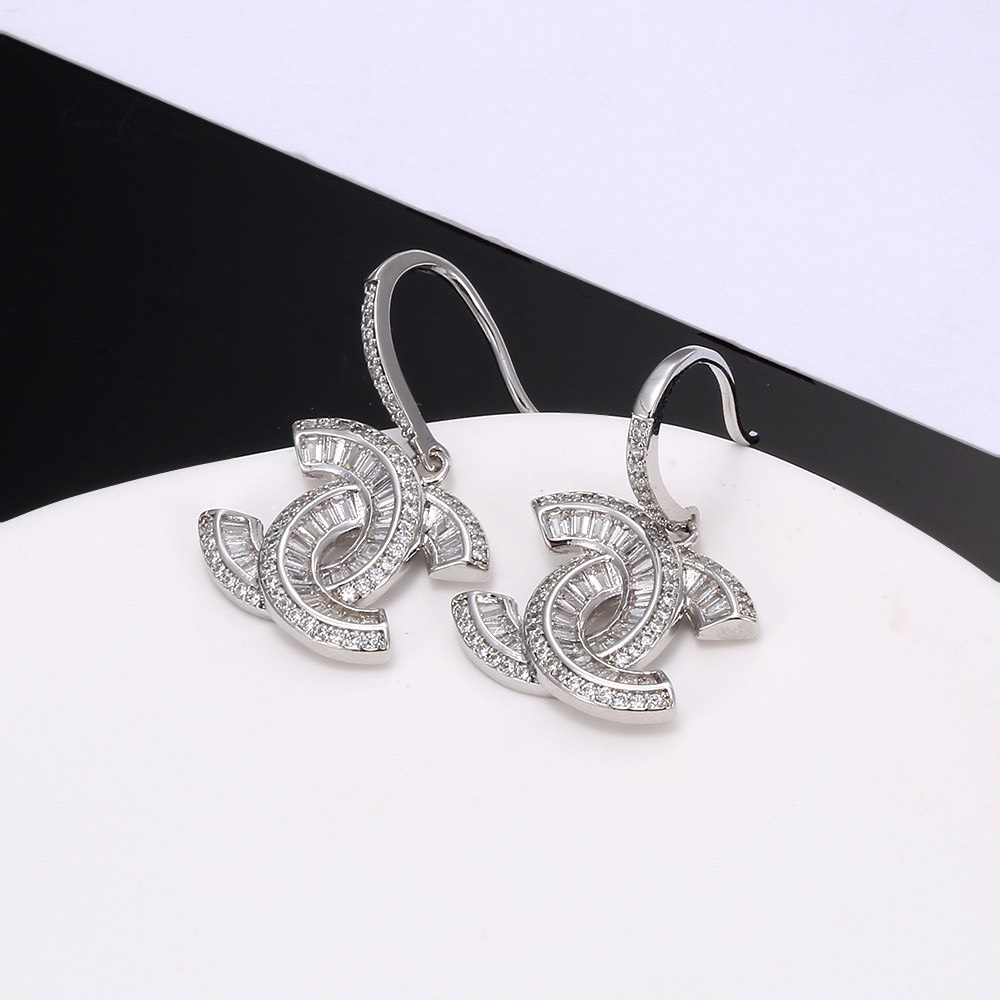 Bagsaaa Ch**el CC Stud Earrings With Ear Spike Style