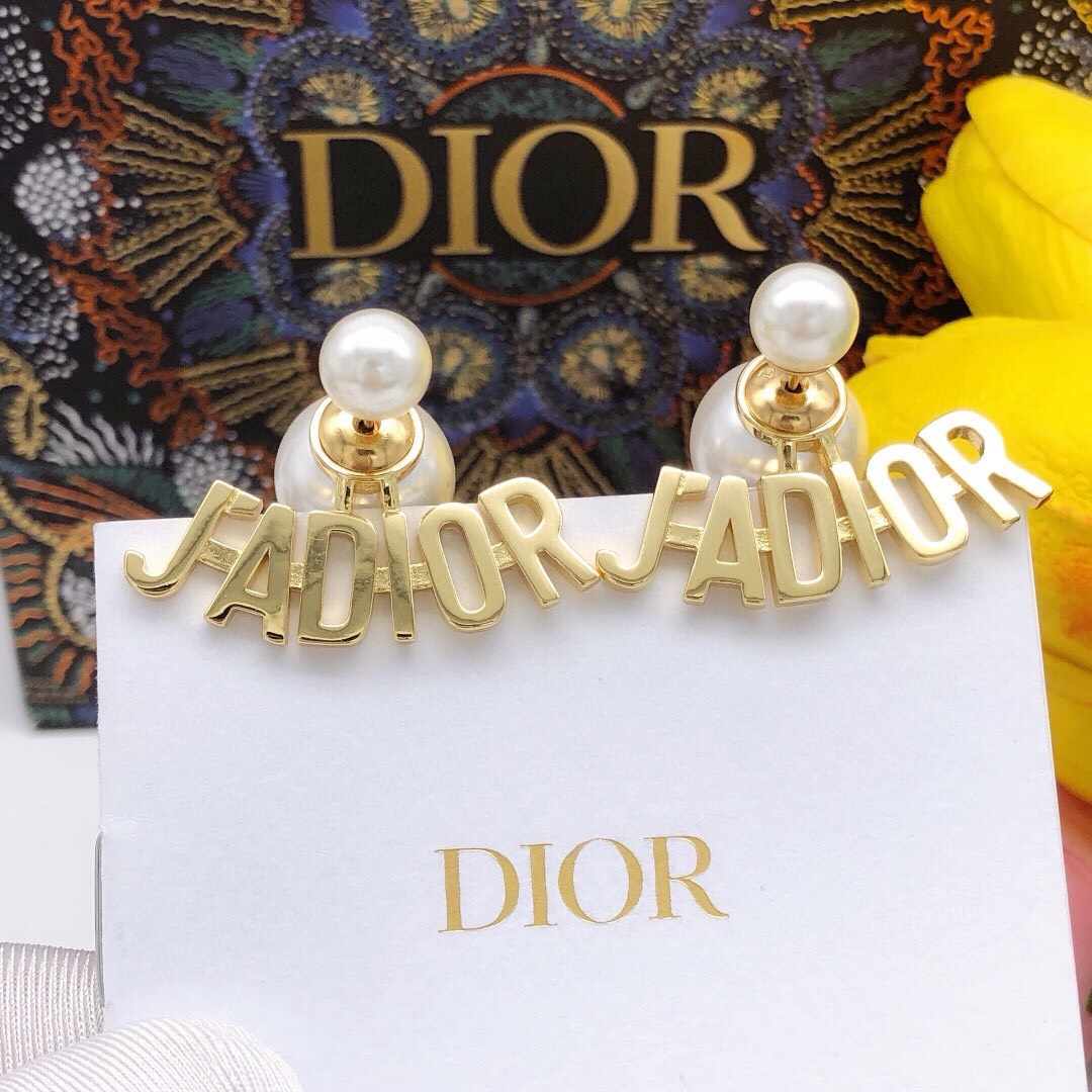 Bagsaaa D10r JaD10r Pearl Stud Earrings