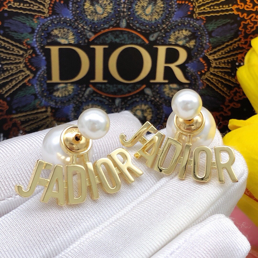 Bagsaaa D10r JaD10r Pearl Stud Earrings