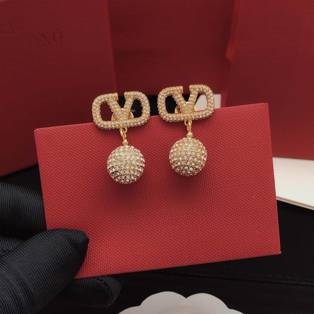 Bagsaaa Va1e*ntin0 Garavani Embellished VLOGO Pendant Earrings