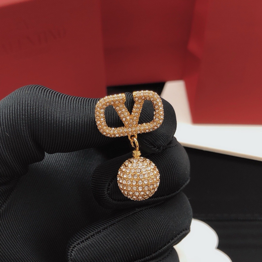 Bagsaaa Va1e*ntin0 Garavani Embellished VLOGO Pendant Earrings
