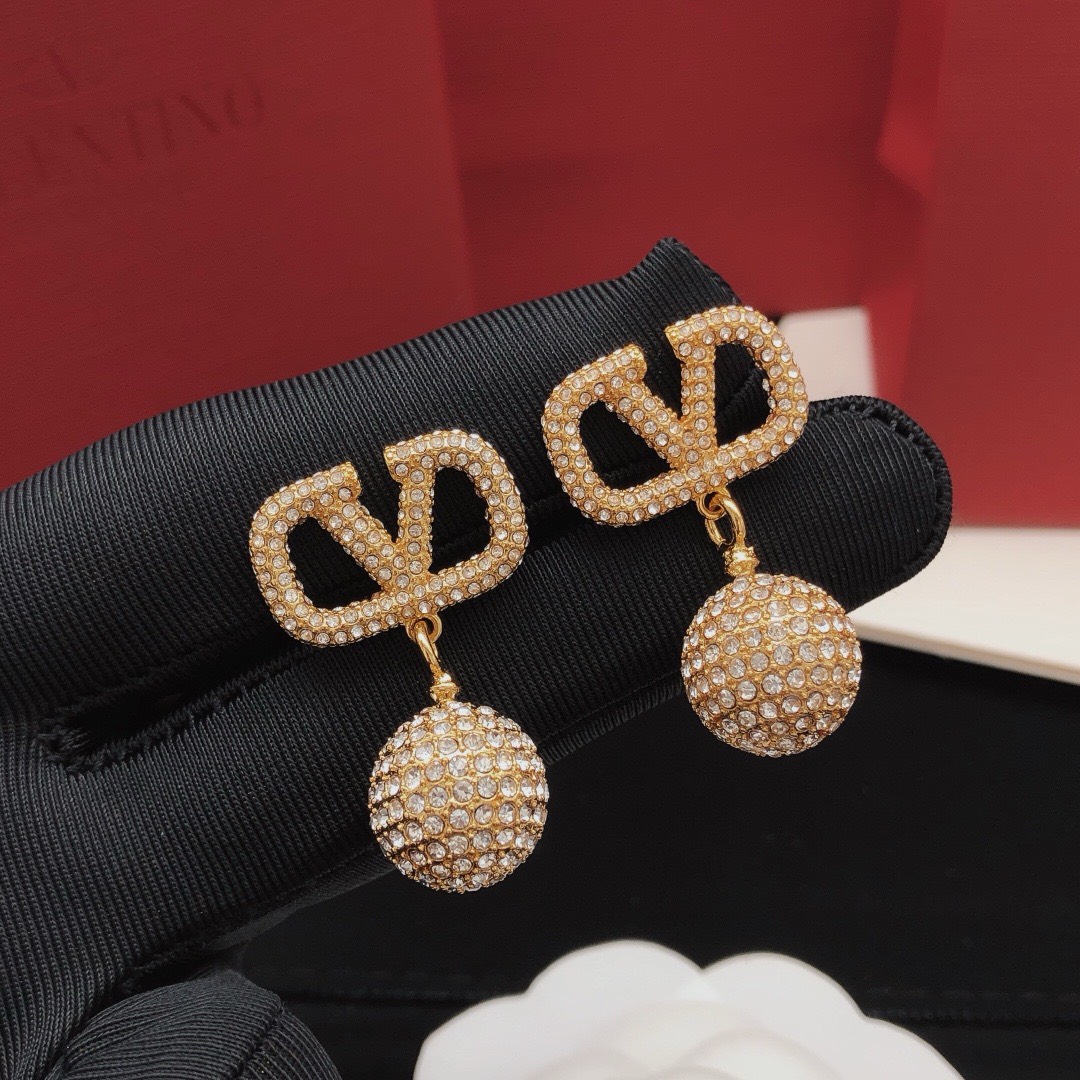 Bagsaaa Va1e*ntin0 Garavani Embellished VLOGO Pendant Earrings