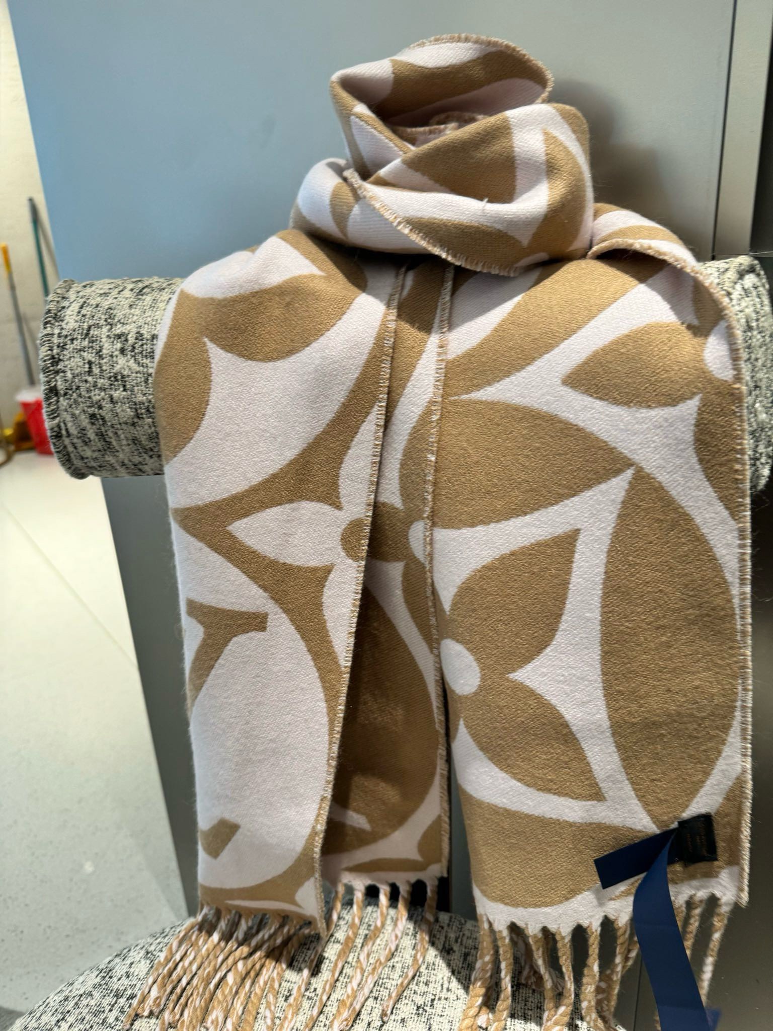 Bagsaaa L0vis Vvtt0n Medallion Scarf