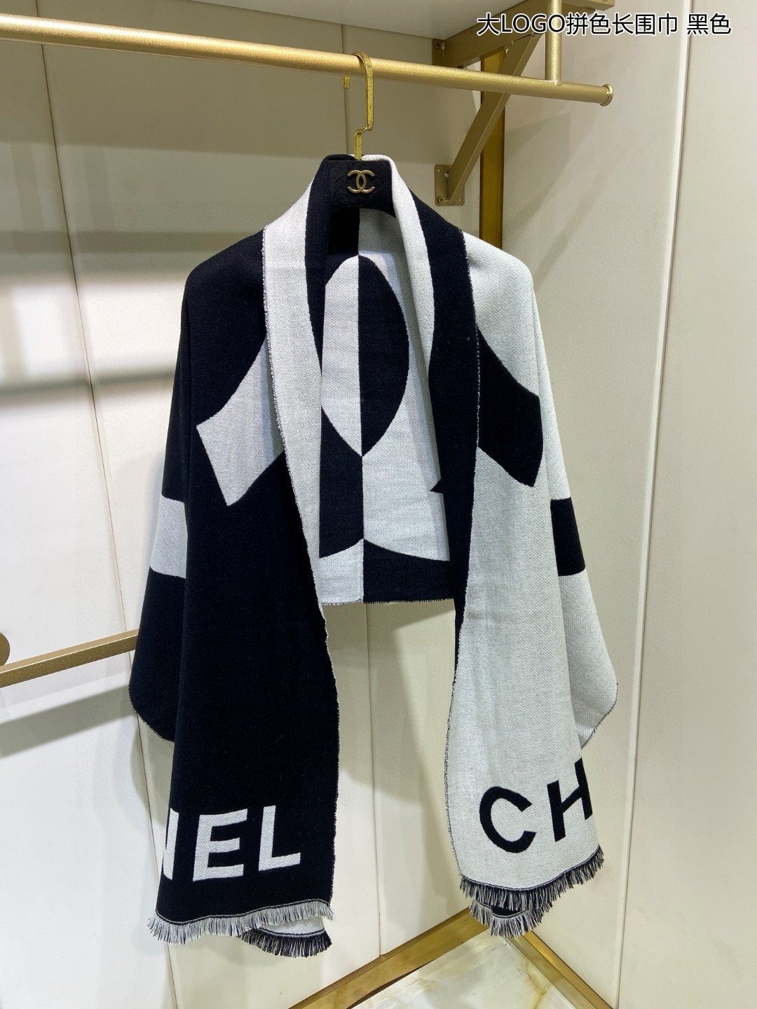 Bagsaaa Ch**el CC Logo Black & White Scarf