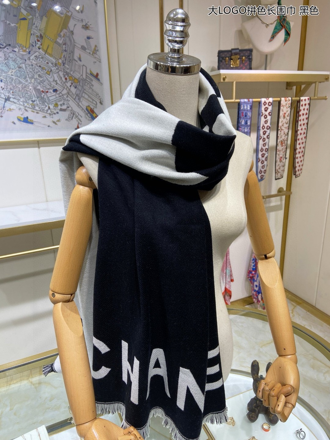 Bagsaaa Ch**el CC Logo Black & White Scarf