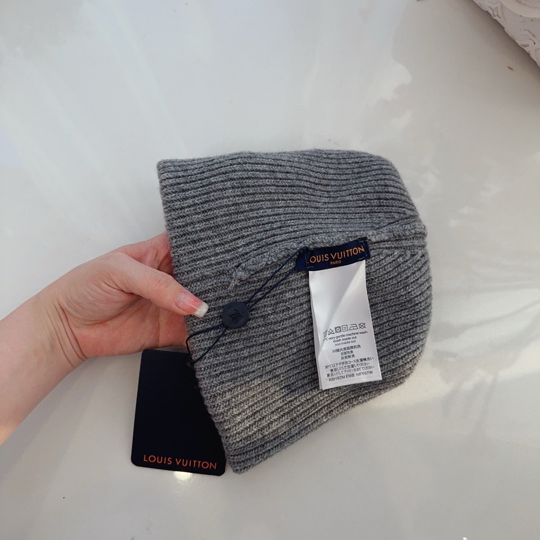 Bagsaaa L0vis Vvtt0n Beanie gray hat