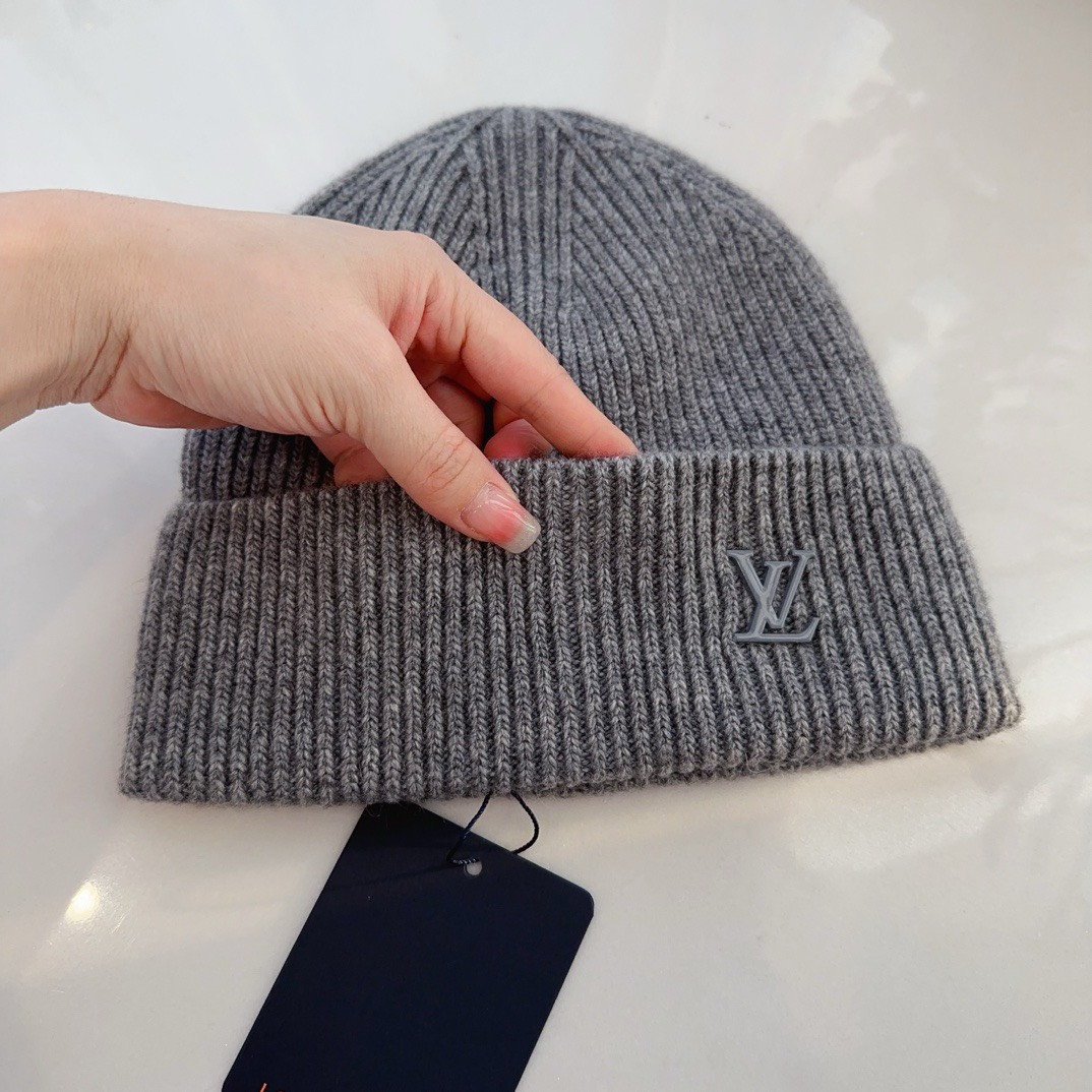Bagsaaa L0vis Vvtt0n Beanie gray hat