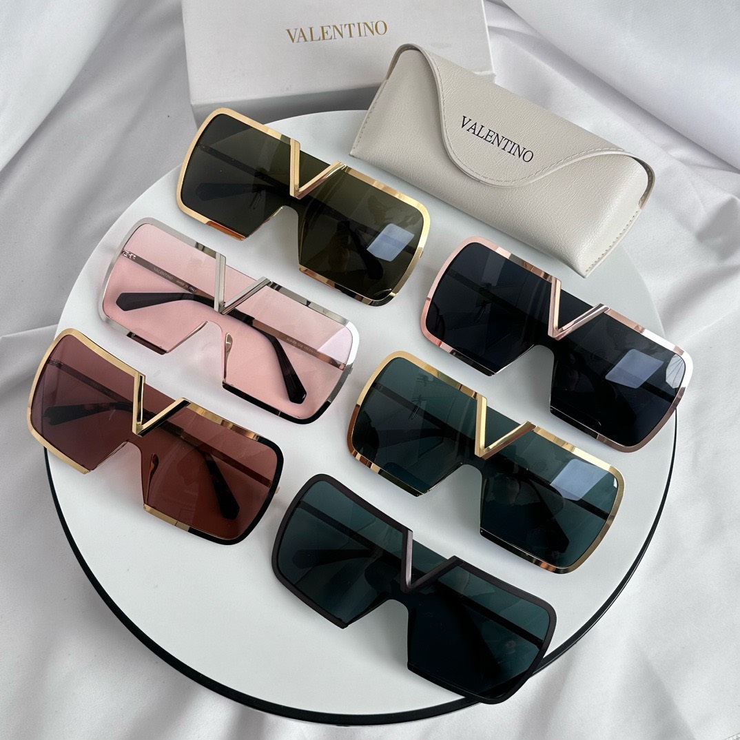 Bagsaaa Va1e*ntin0 Sunglasses