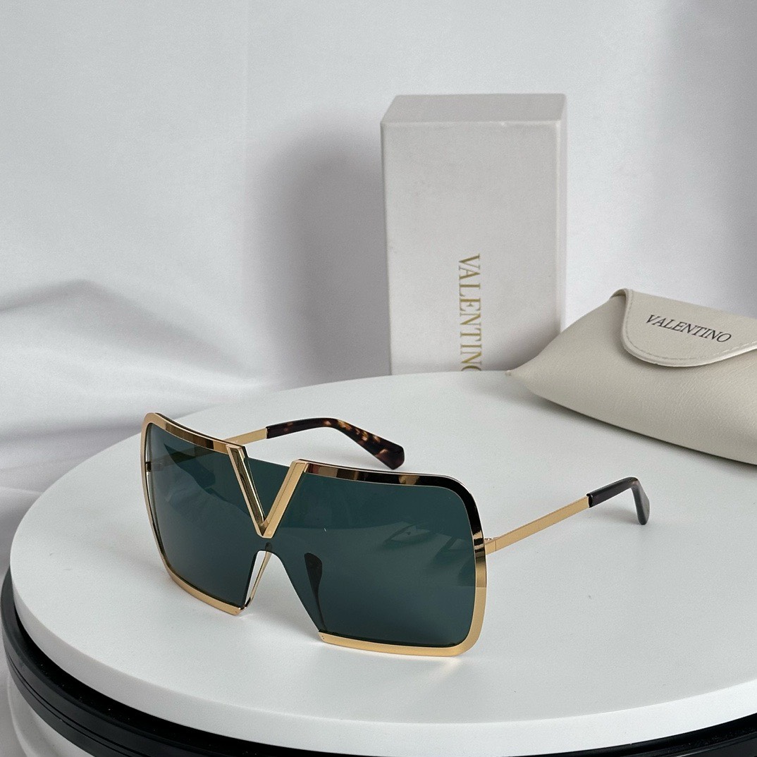 Bagsaaa Va1e*ntin0 Sunglasses