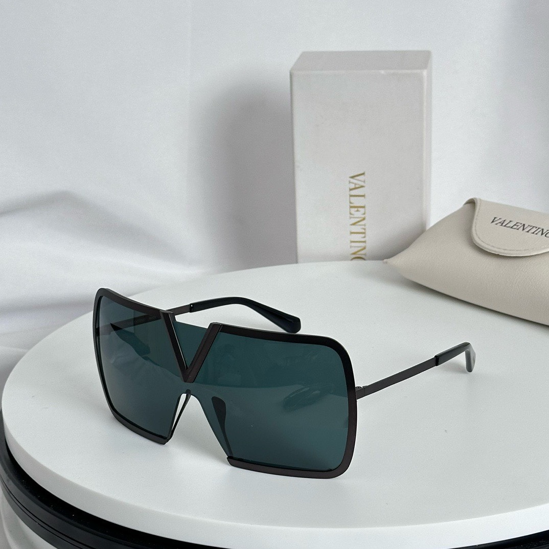 Bagsaaa Va1e*ntin0 Sunglasses