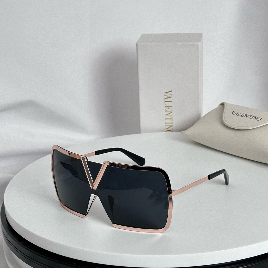 Bagsaaa Va1e*ntin0 Sunglasses