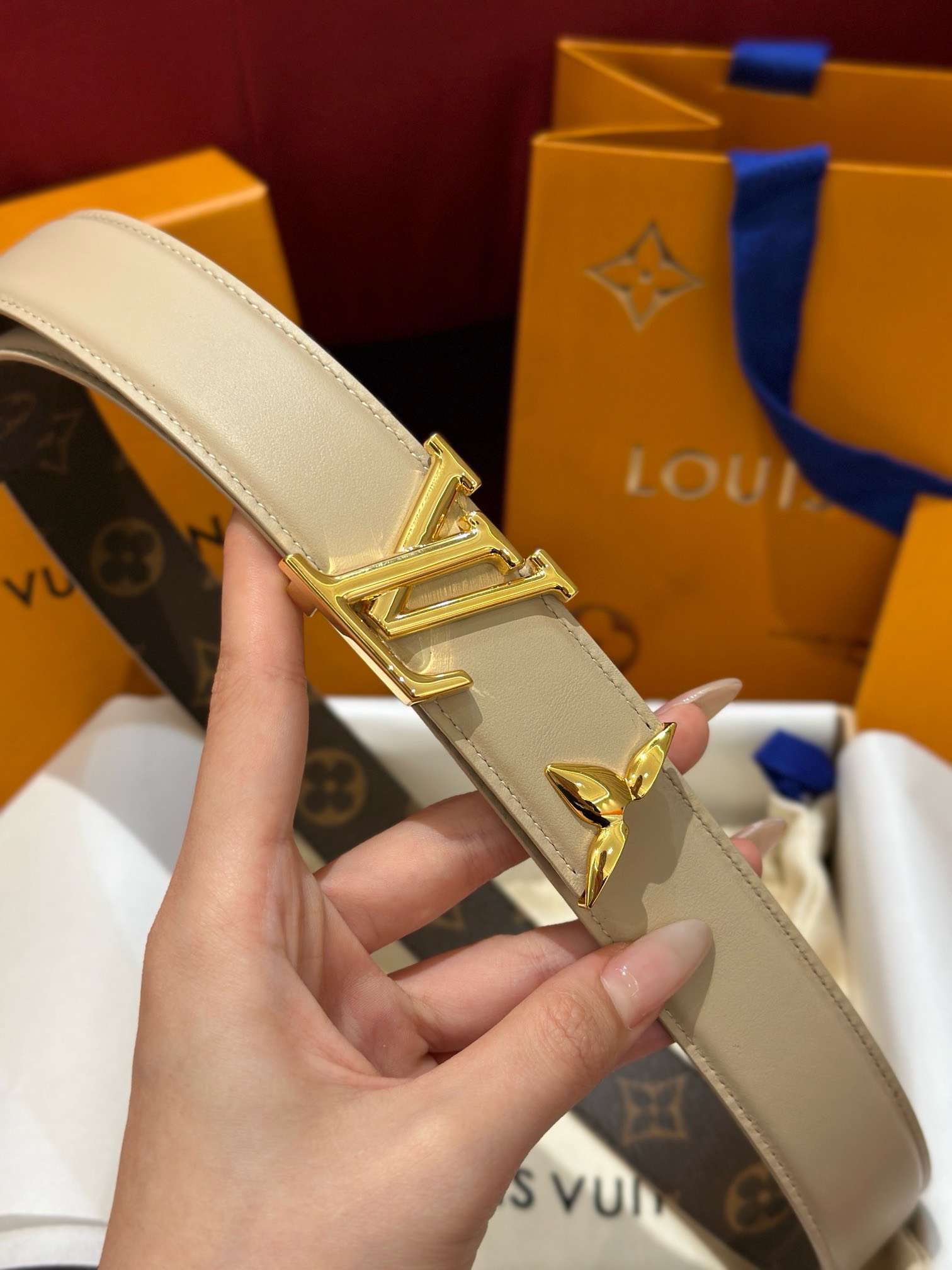 Bagsaaa L0vis Vvtt0n Monogram Belt In White