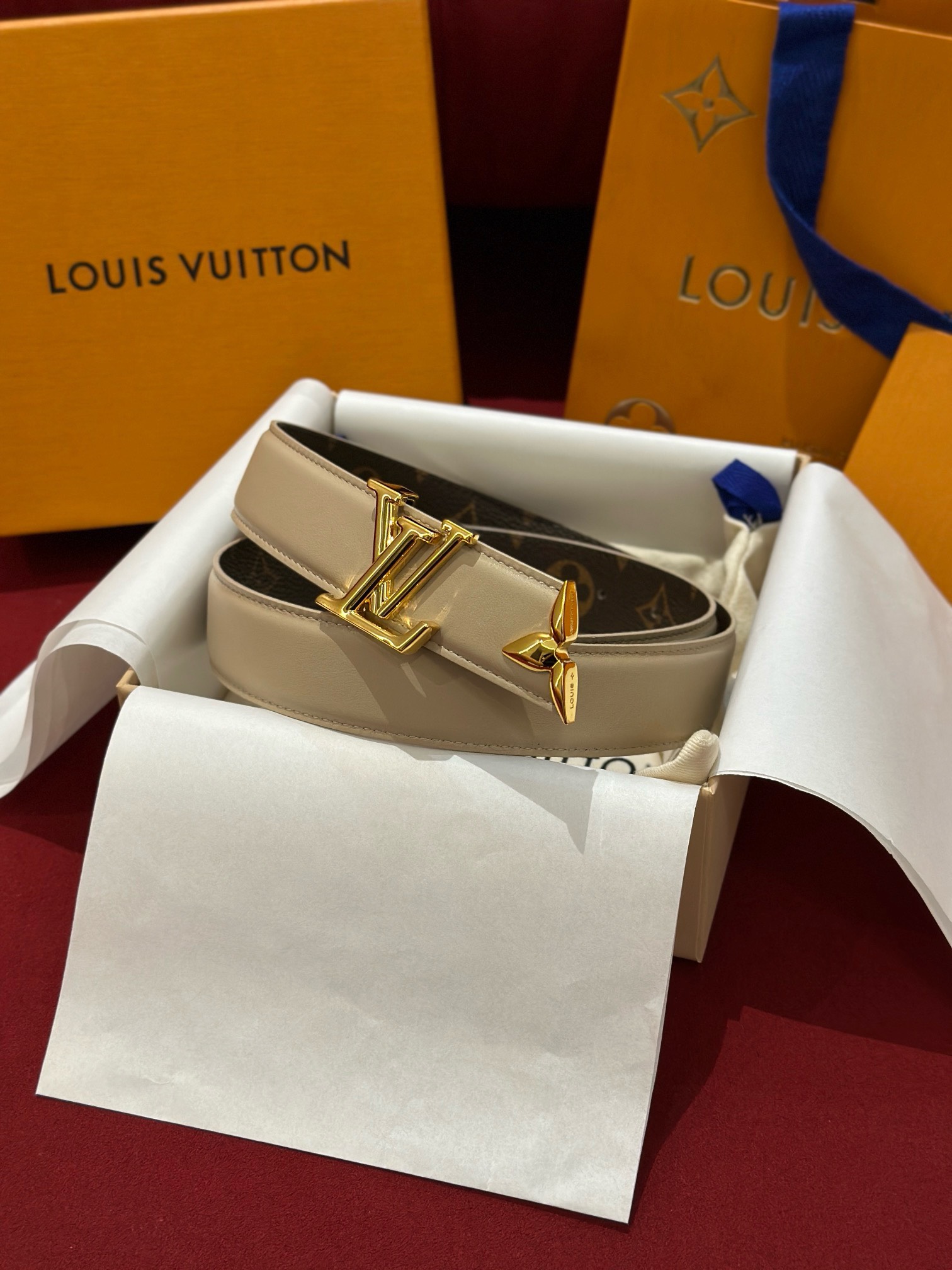 Bagsaaa L0vis Vvtt0n Monogram Belt In White