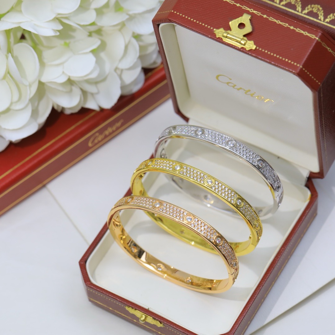 Bagsaaa Ca*t1er Love Bracelet 18K D1am0nd-Paved