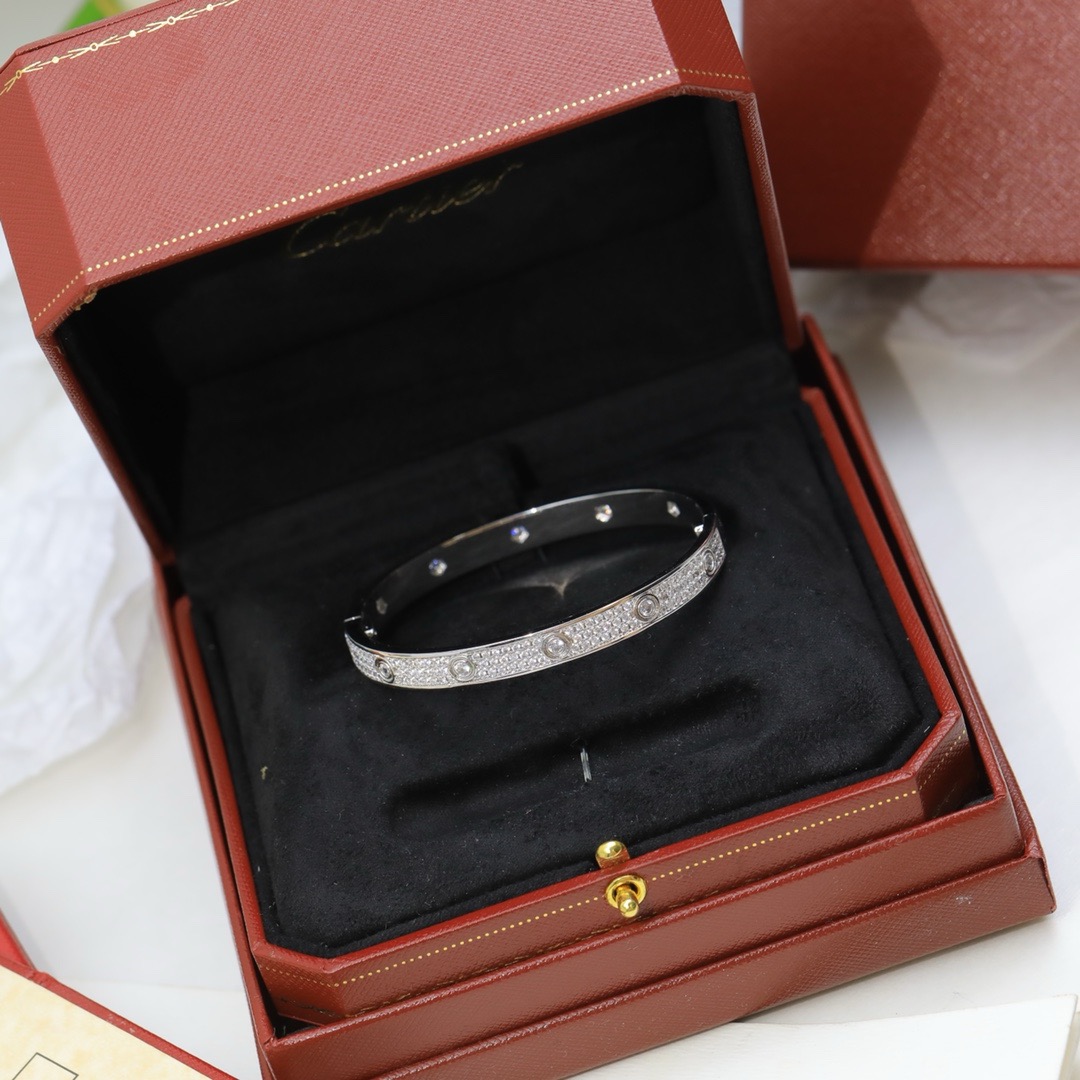 Bagsaaa Ca*t1er Love Bracelet 18K D1am0nd-Paved