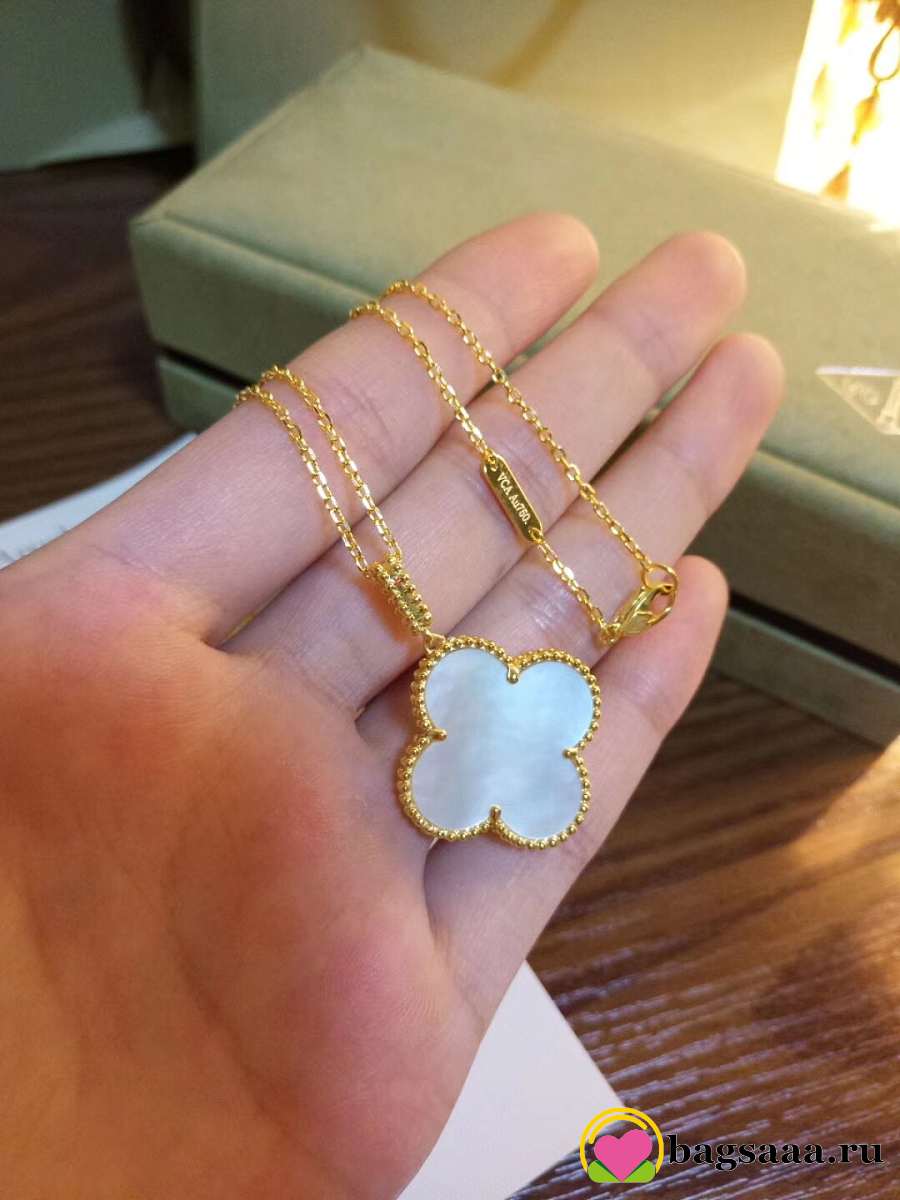 Bagsaaa V*n Cl**f & Arp*1s Clover White Necklace