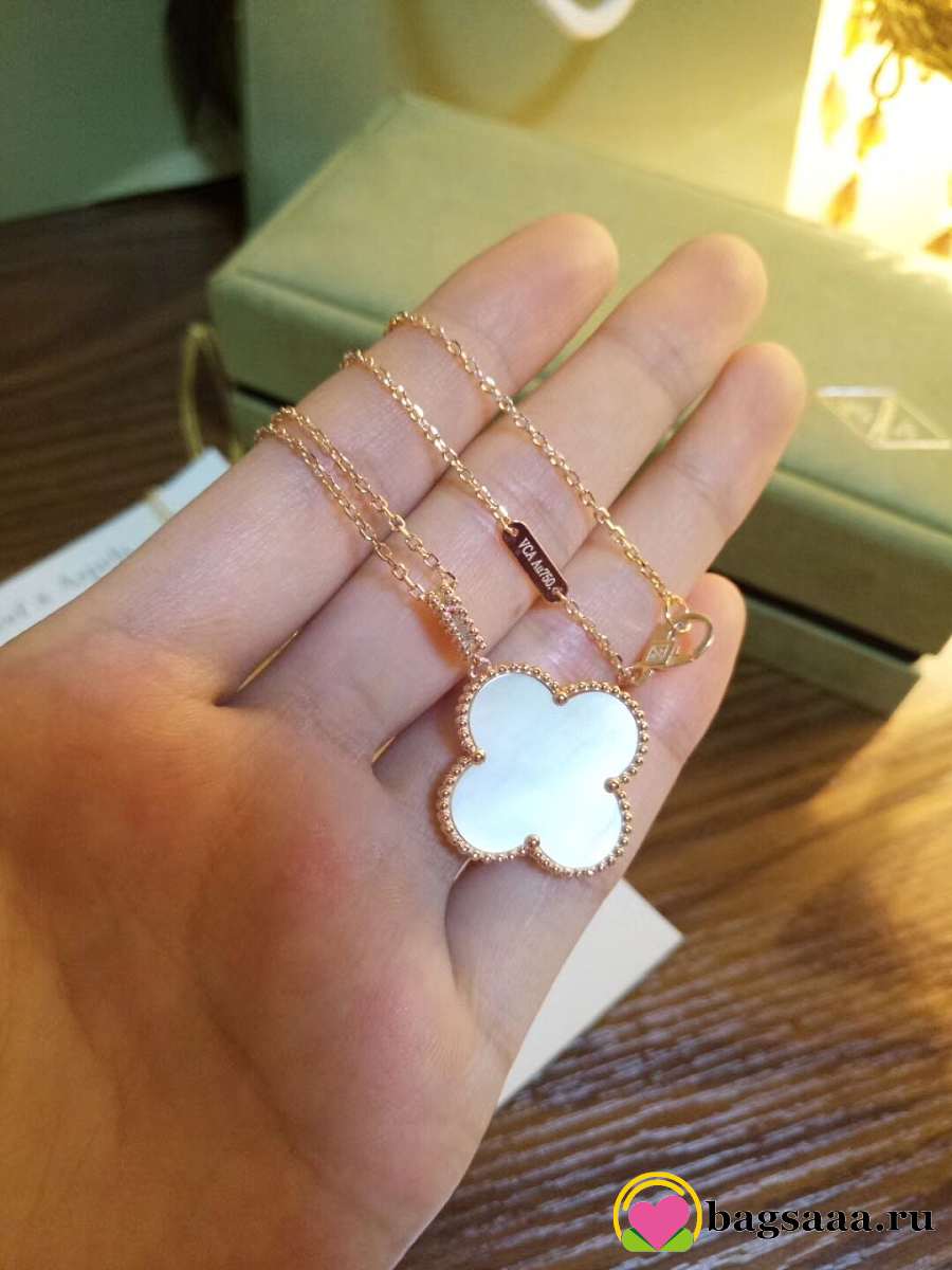 Bagsaaa V*n Cl**f & Arp*1s Clover White Necklace