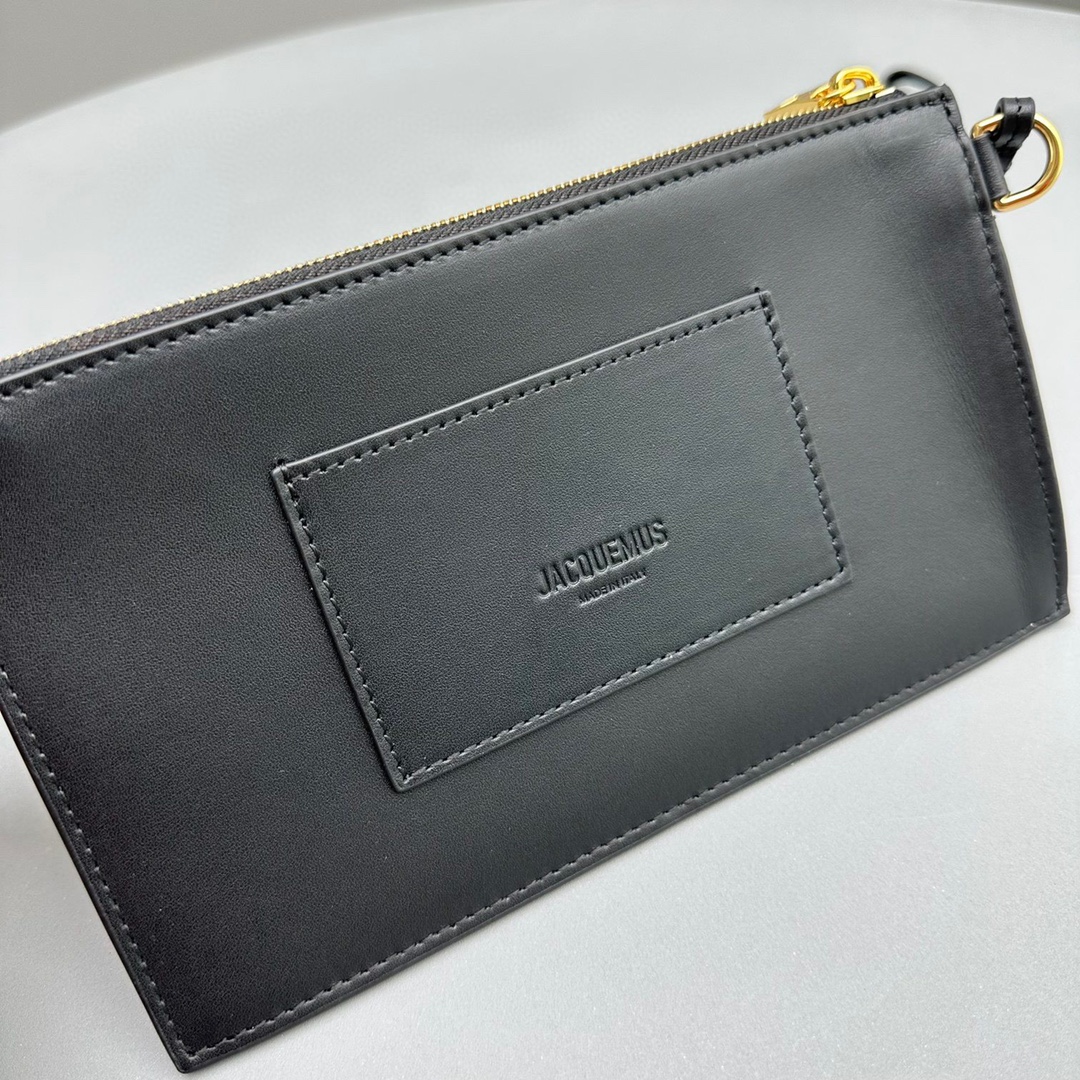 Bagsaaa Jacquemus Le Regalo Buckled Bucket Bag In Black - 30*33*14CM