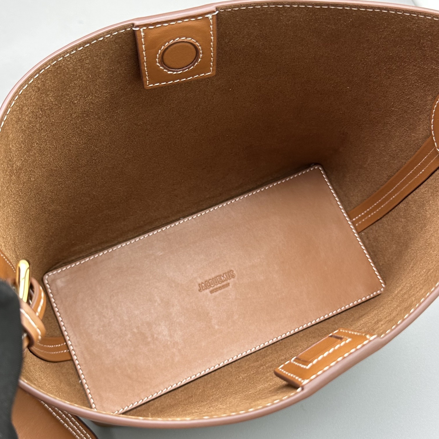 Bagsaaa Jacquemus Le Regalo Buckled Bucket Bag In Brown - 20*22*10CM