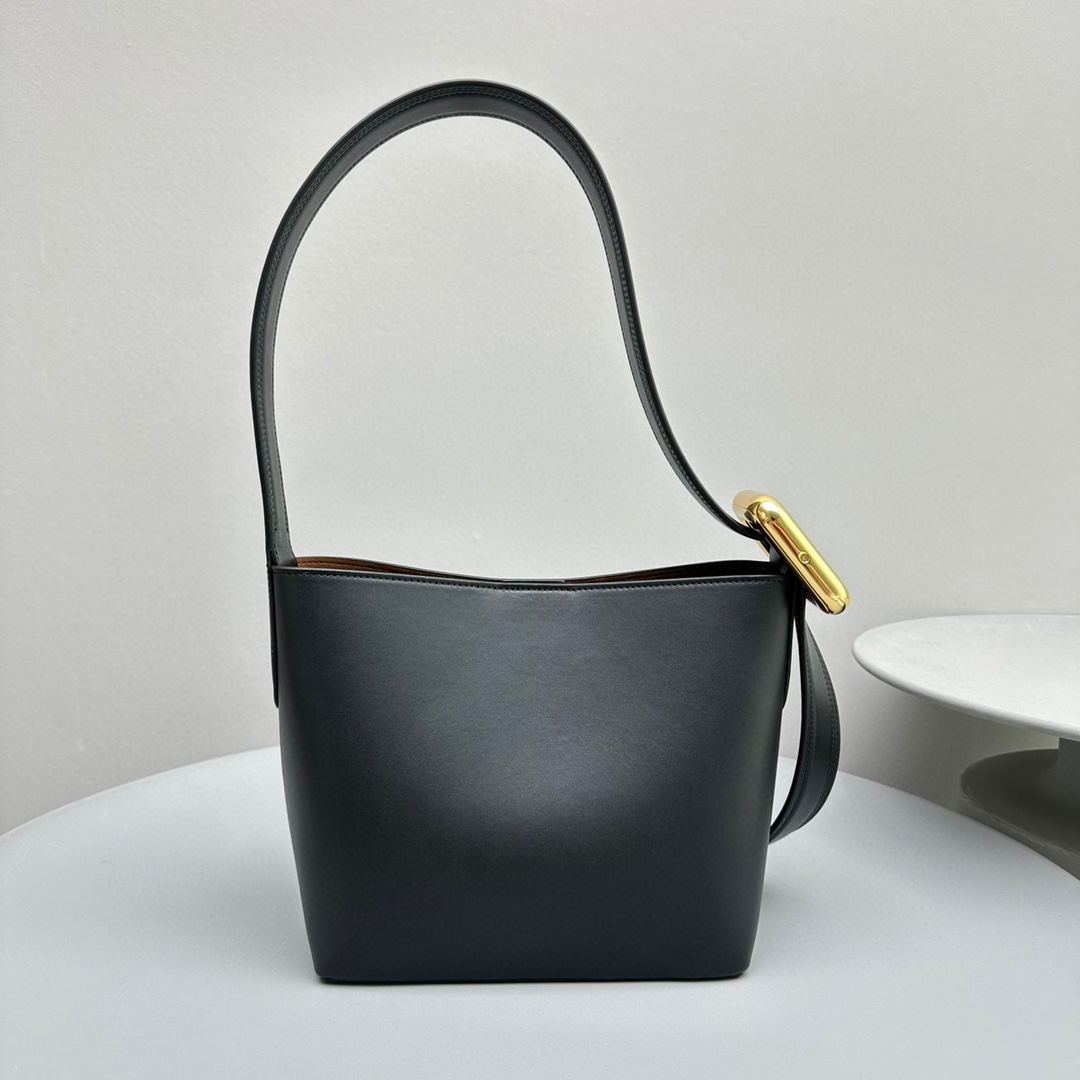 Bagsaaa Jacquemus Le Regalo Buckled Bucket Bag In Black - 20*22*10CM