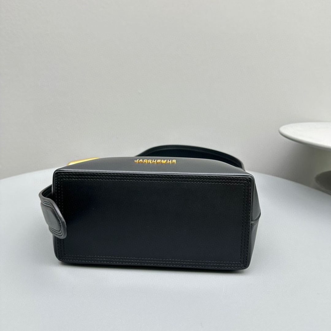 Bagsaaa Jacquemus Le Regalo Buckled Bucket Bag In Black - 20*22*10CM