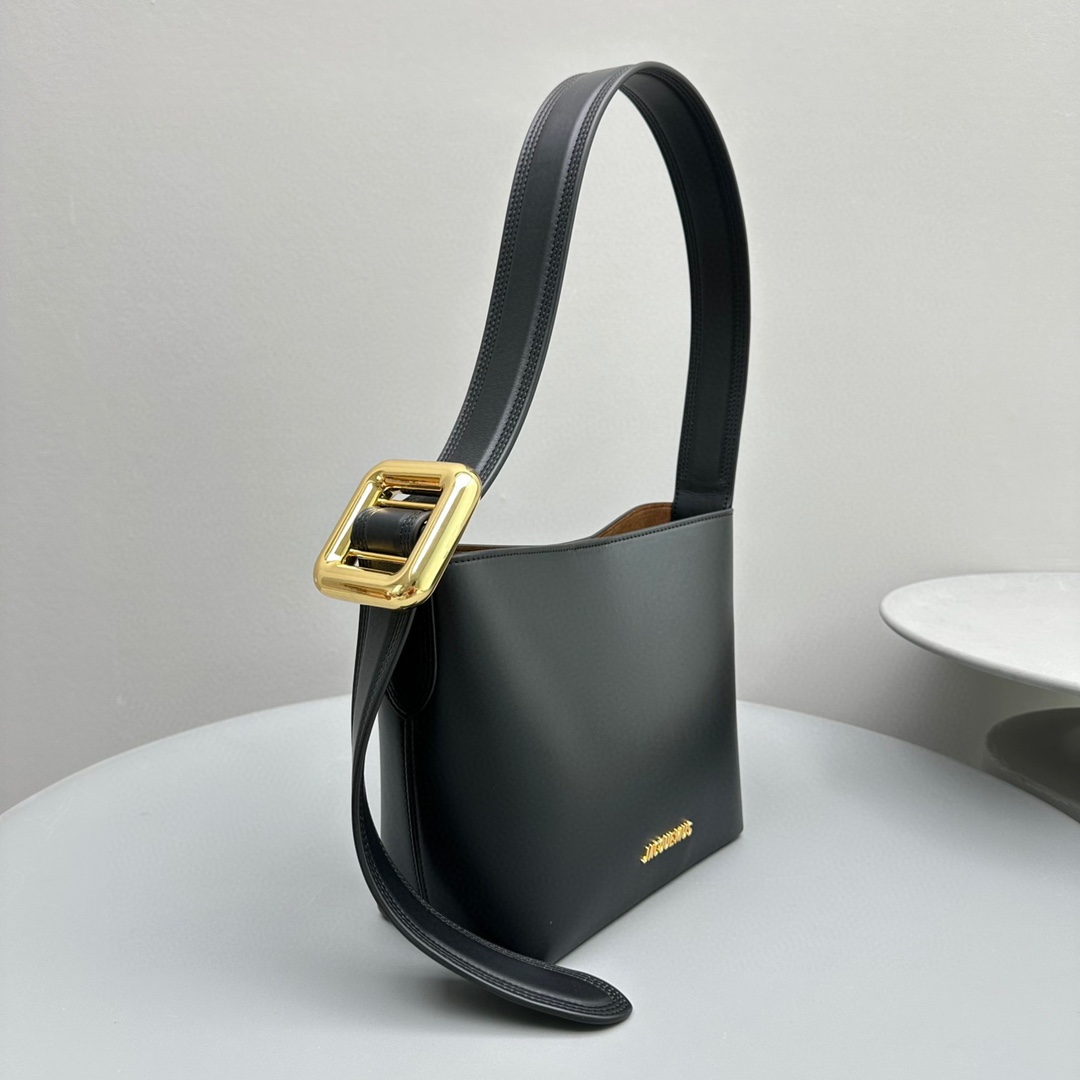 Bagsaaa Jacquemus Le Regalo Buckled Bucket Bag In Black - 20*22*10CM