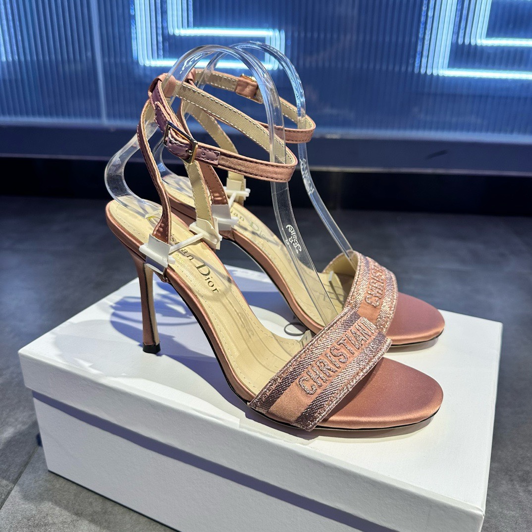 Bagsaaa D10r Dway Heeled SandalMetallic Thread Embroidered Satin