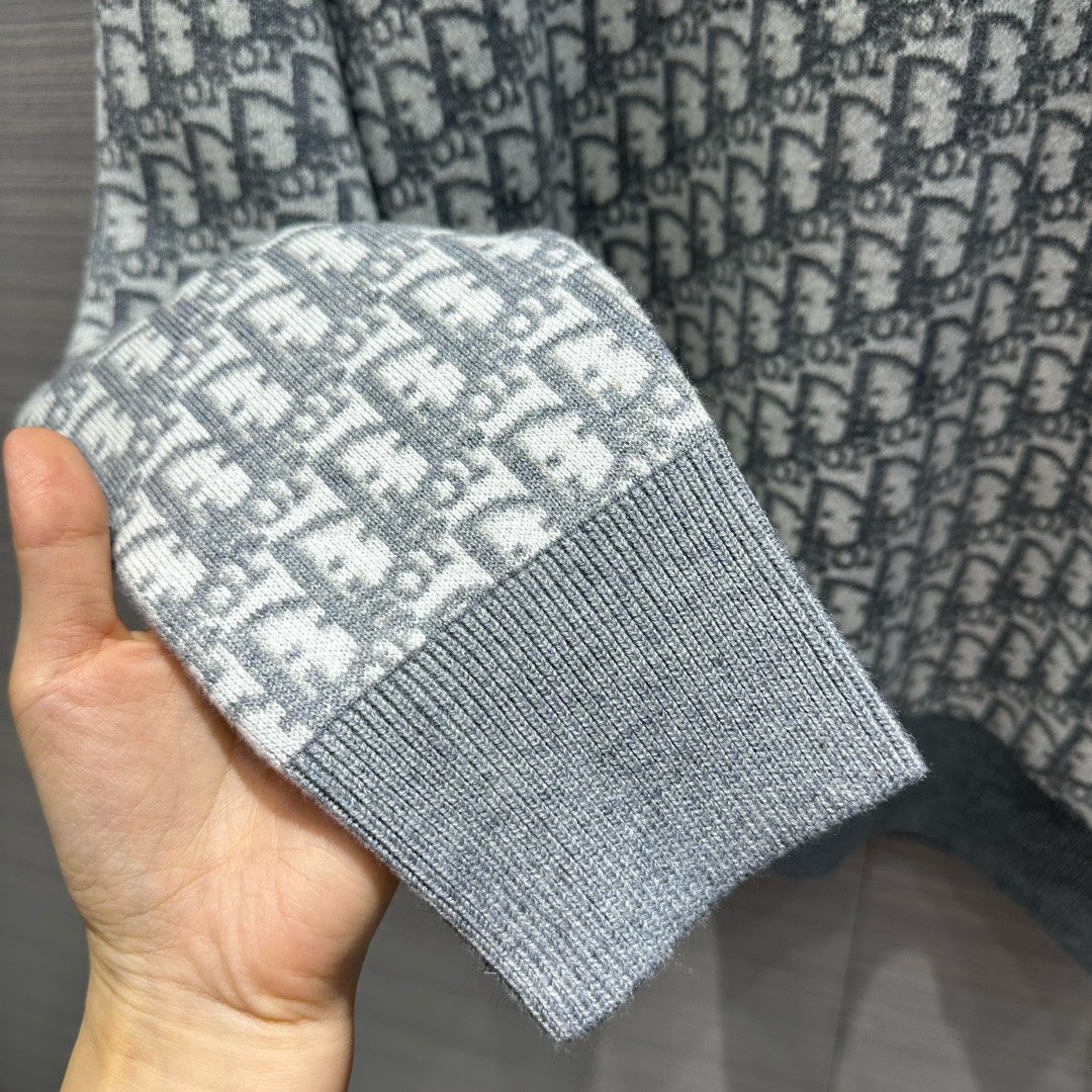 Bagsaaa D10r Reversible Crew-Neck Sweater Gray Double Sided