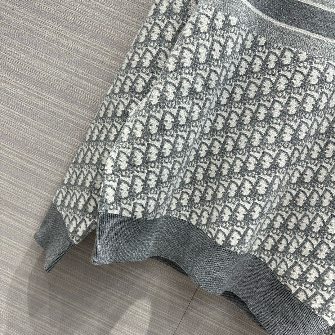 Bagsaaa D10r Reversible Crew-Neck Sweater Gray Double Sided