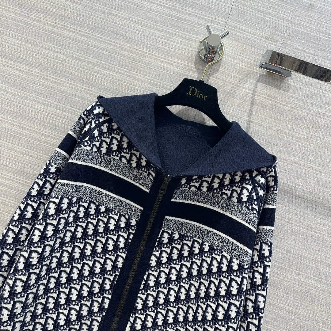 Bagsaaa D10r Reversible Zipped Cardigan with Hood
