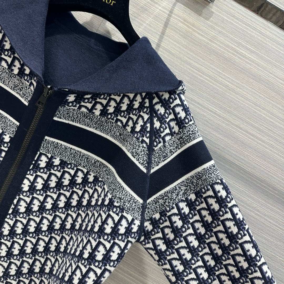 Bagsaaa D10r Reversible Zipped Cardigan with Hood