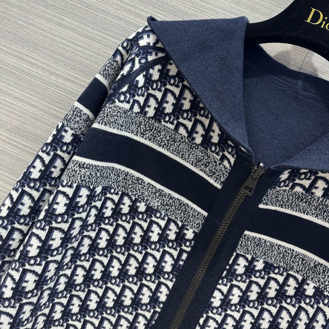Bagsaaa D10r Reversible Zipped Cardigan with Hood