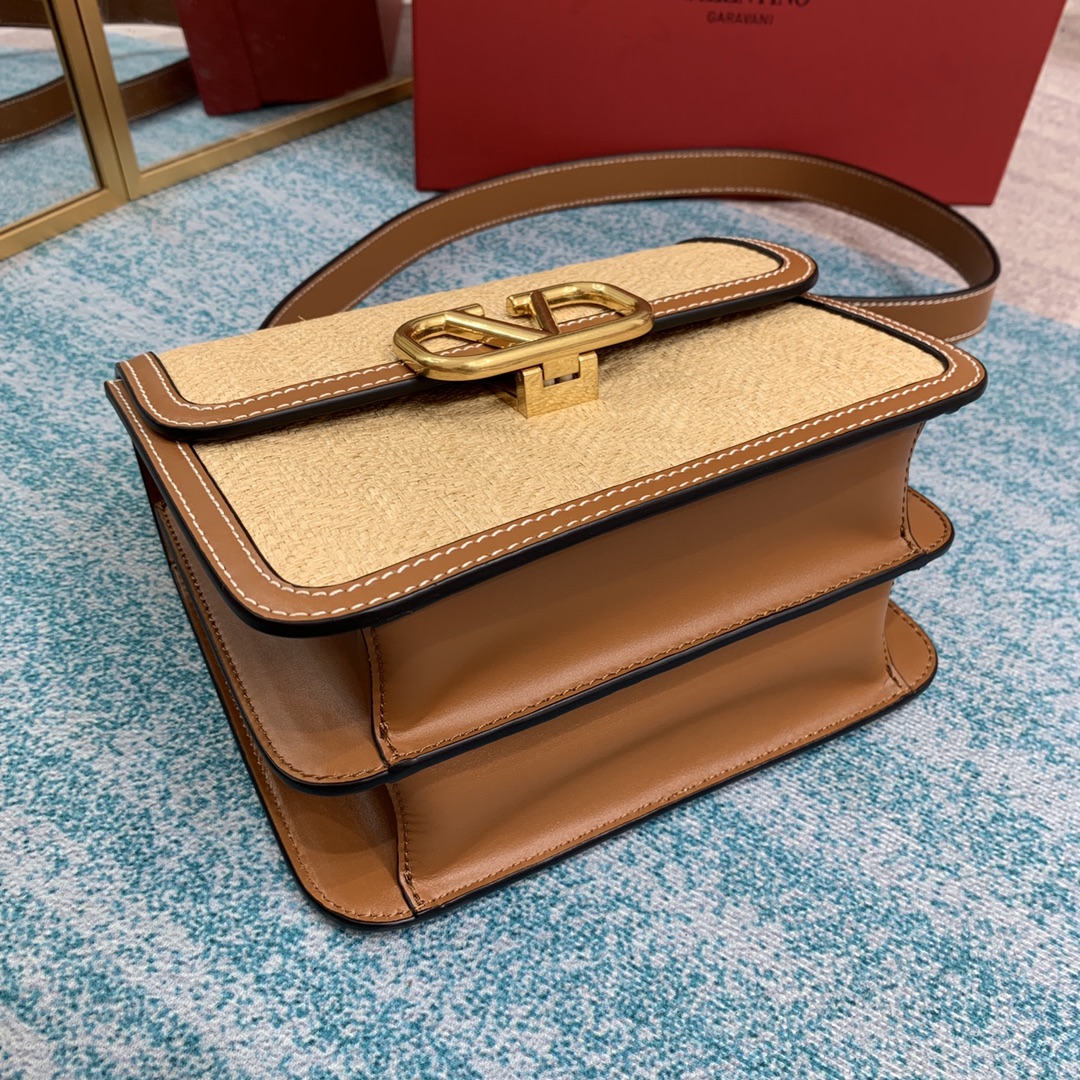 Bagsaaa Va1e*ntin0 Vlogo Shoulder Bag In Straw - 22*18*13 cm