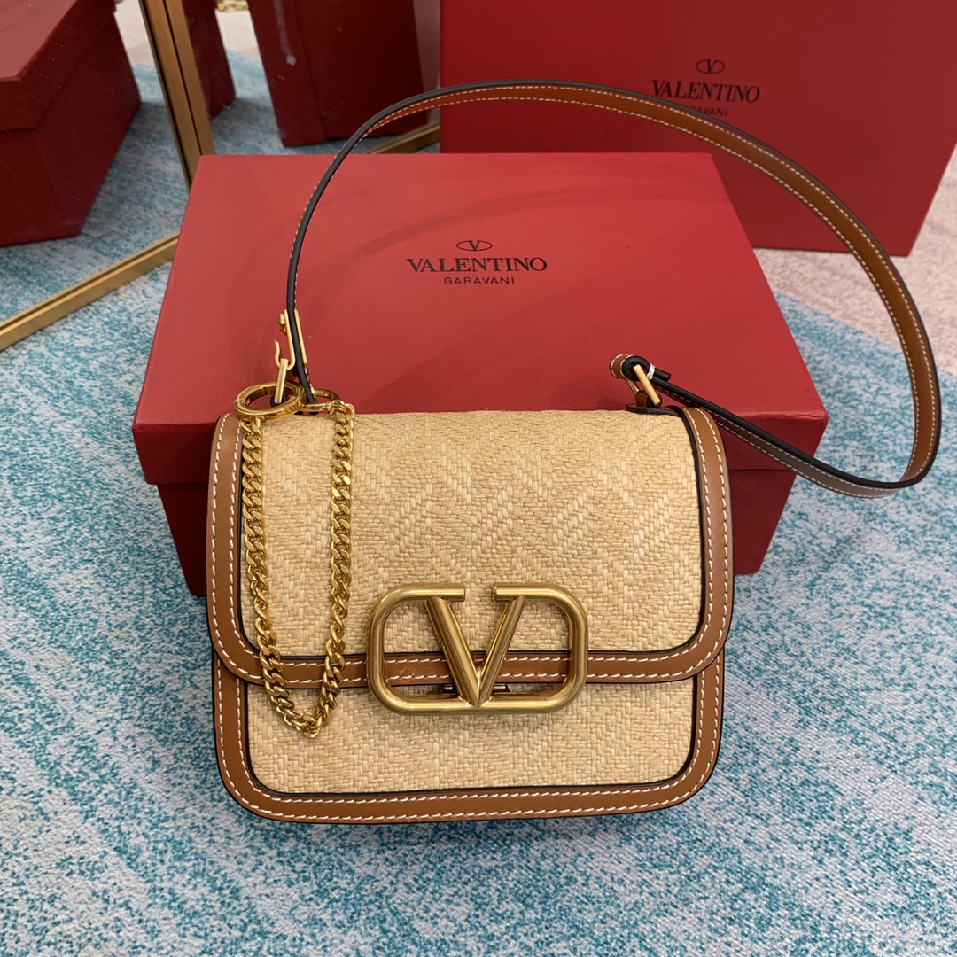Bagsaaa Va1e*ntin0 Small Vlogo Shoulder Bag In Straw - 18*16*8.5 cm