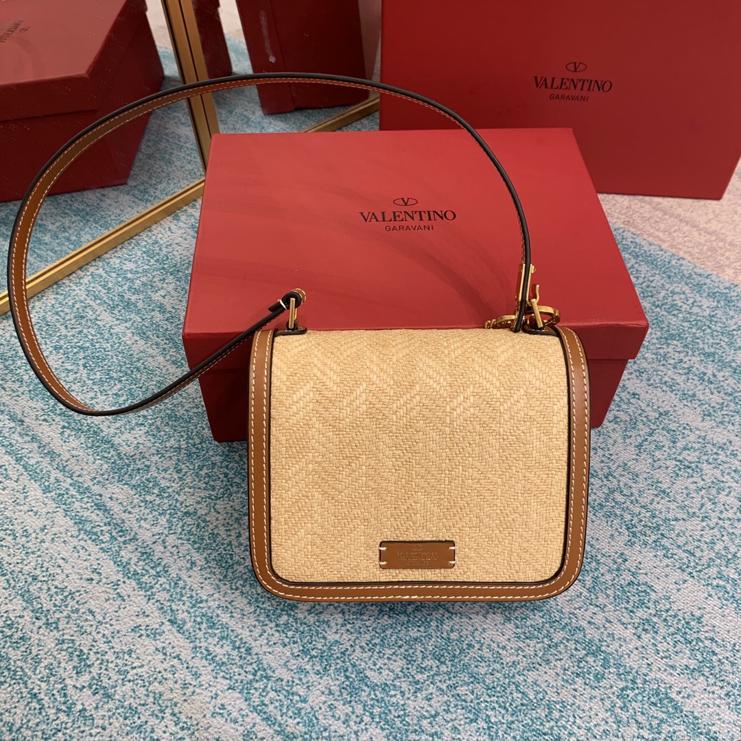 Bagsaaa Va1e*ntin0 Small Vlogo Shoulder Bag In Straw - 18*16*8.5 cm