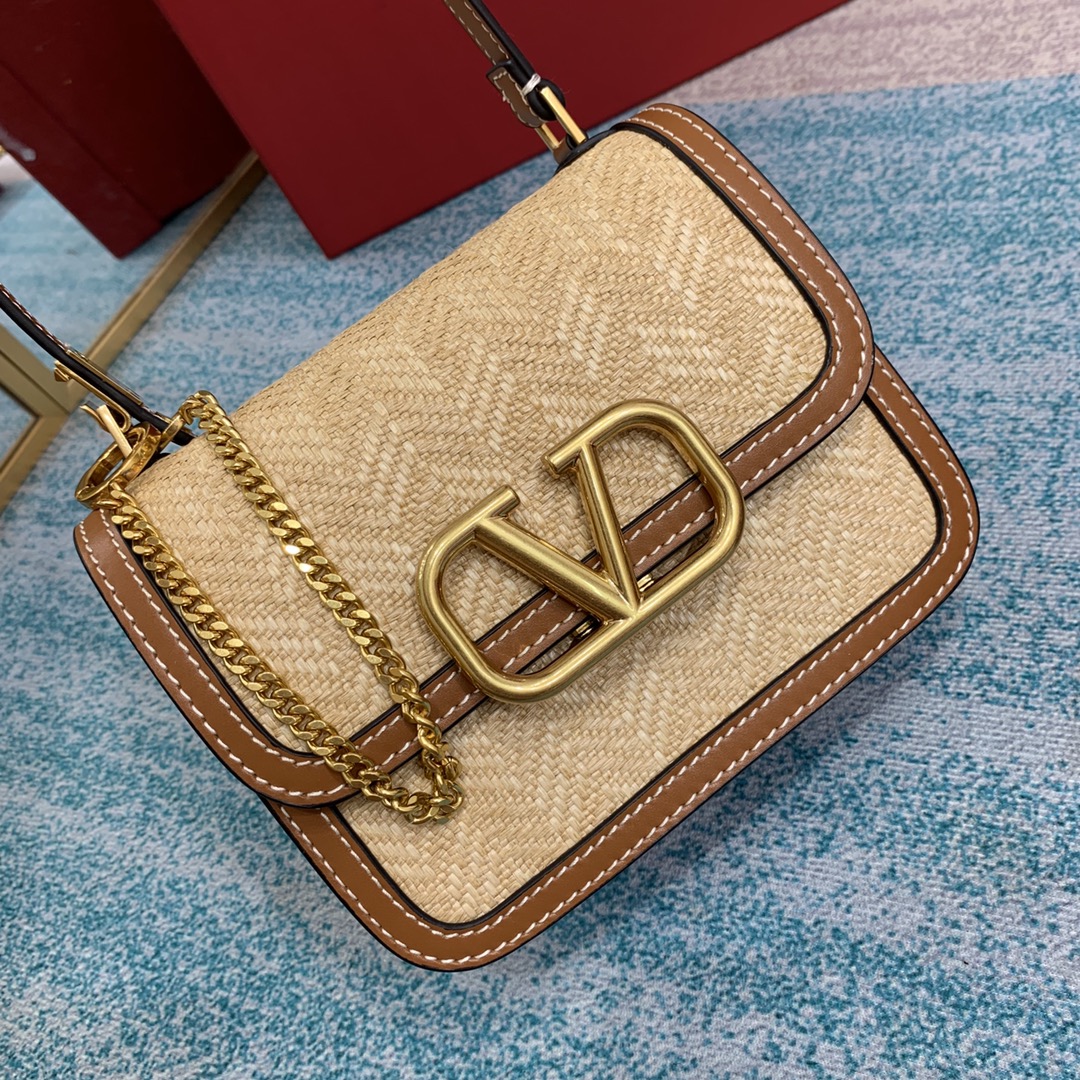 Bagsaaa Va1e*ntin0 Small Vlogo Shoulder Bag In Straw - 18*16*8.5 cm