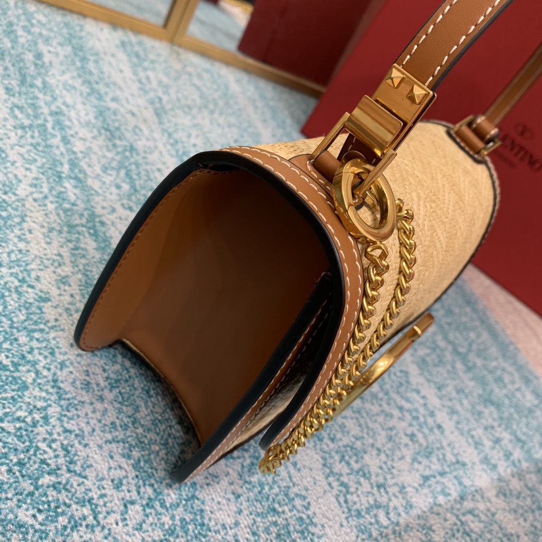 Bagsaaa Va1e*ntin0 Small Vlogo Shoulder Bag In Straw - 18*16*8.5 cm