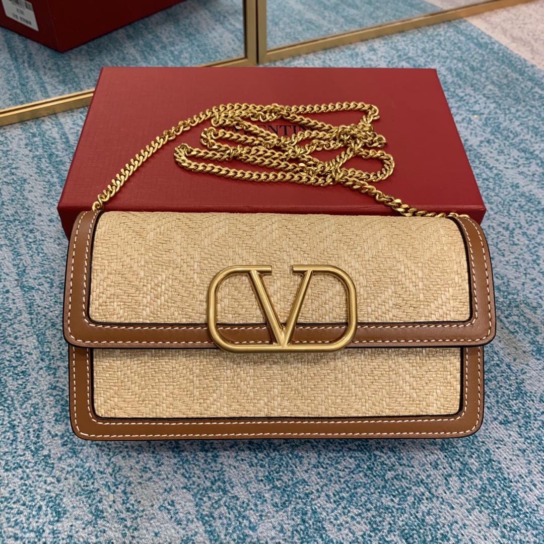 Bagsaaa Va1e*ntin0 Medium Vlogo Shoulder Bag In Straw - 20x10x5.5cm