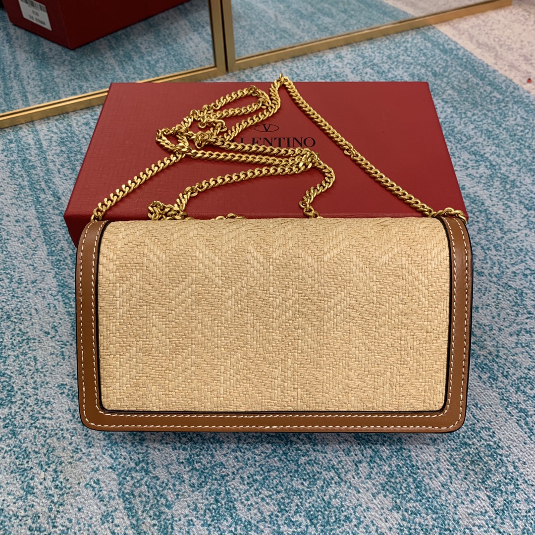 Bagsaaa Va1e*ntin0 Medium Vlogo Shoulder Bag In Straw - 20x10x5.5cm