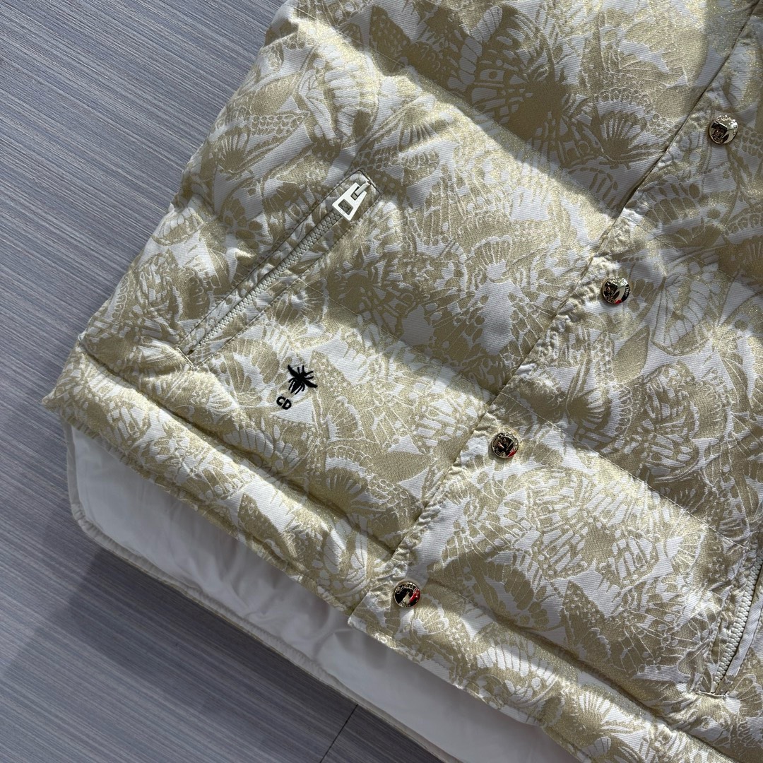 Bagsaaa D10r Alps Puffer Vest White Gold-Tone Allover Butterfly Motif