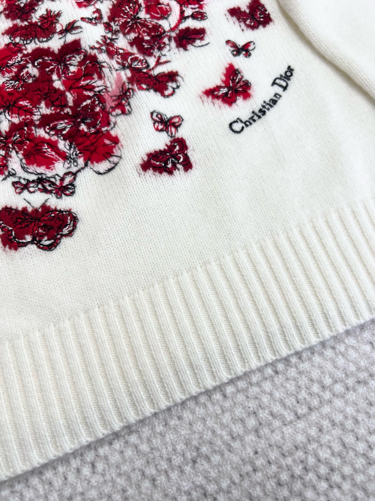 Bagsaaa D10r Embroidered Sweater Ecru and Red Cashmere Knit