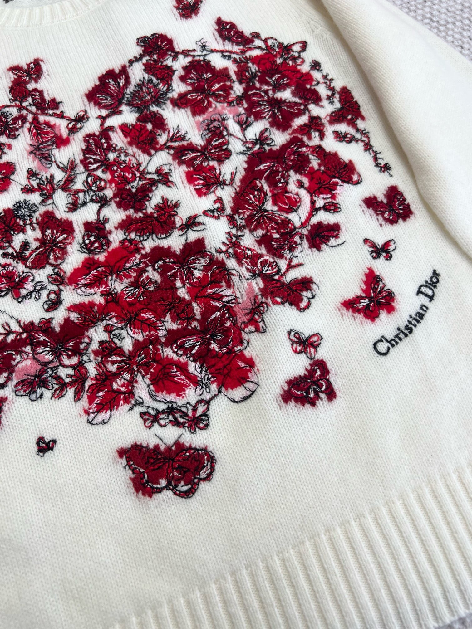 Bagsaaa D10r Embroidered Sweater Ecru and Red Cashmere Knit