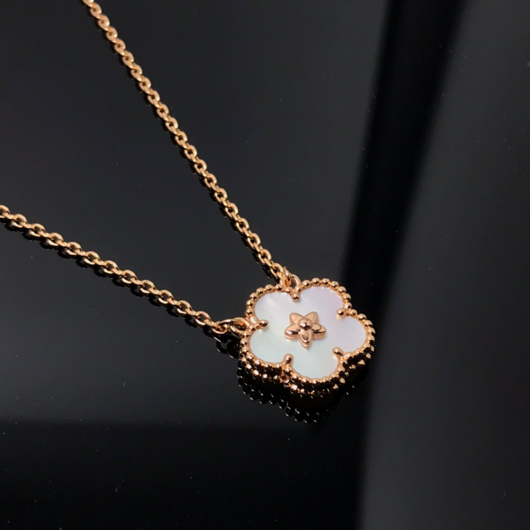 Bagsaaa V*n Cl**f & Arpel Blossom Necklace