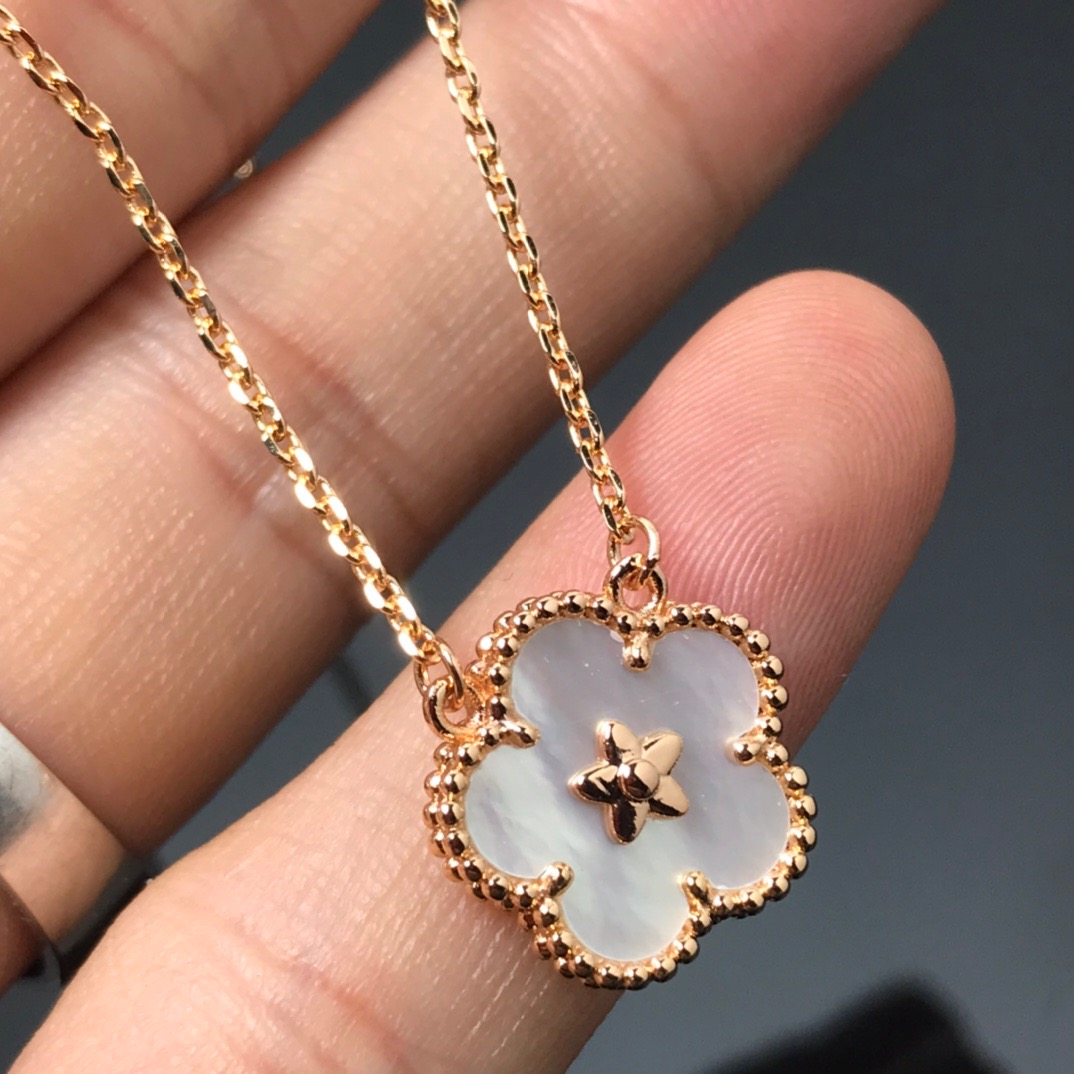 Bagsaaa V*n Cl**f & Arpel Blossom Necklace